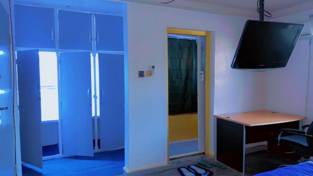 Maleeks Apartment Ikeja "Shared 2Bedroom Apt, Individual Private Rooms And Baths" Lagos Buitenkant foto